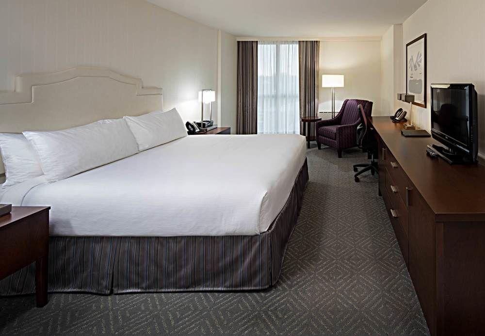 Delta Hotels By Marriott Burnaby Conference Centre Extérieur photo
