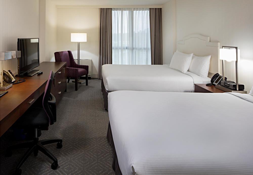 Delta Hotels By Marriott Burnaby Conference Centre Extérieur photo
