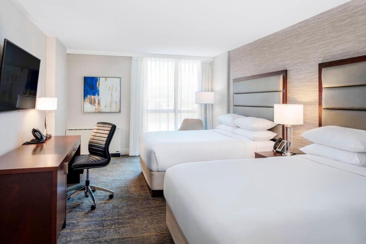 Delta Hotels By Marriott Burnaby Conference Centre Extérieur photo
