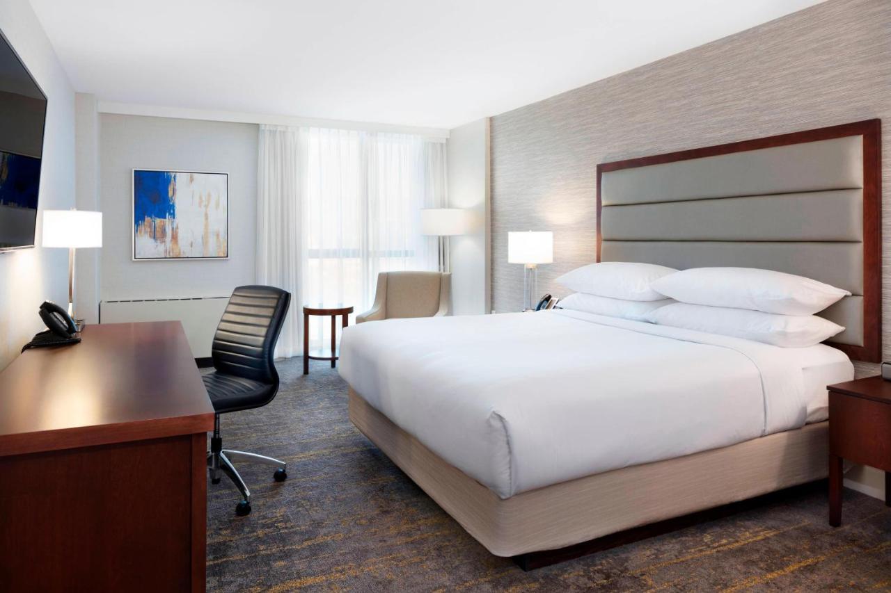 Delta Hotels By Marriott Burnaby Conference Centre Extérieur photo