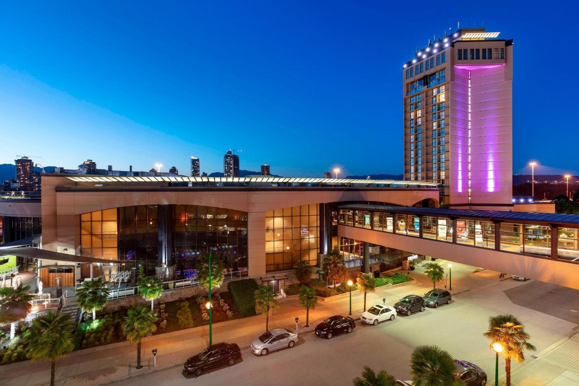 Delta Hotels By Marriott Burnaby Conference Centre Extérieur photo