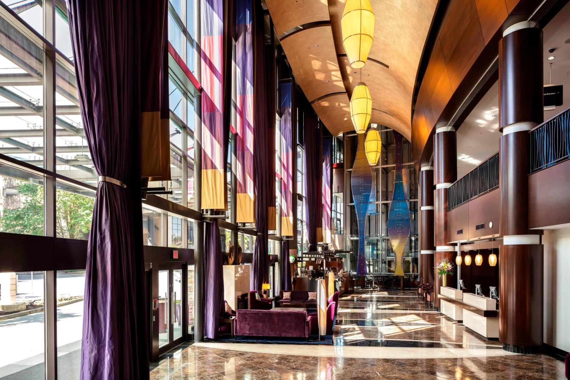 Delta Hotels By Marriott Burnaby Conference Centre Extérieur photo