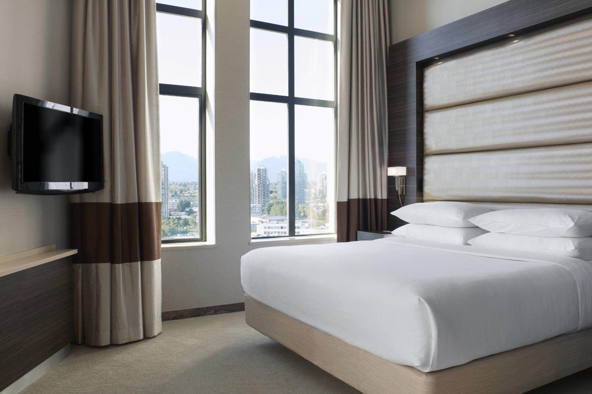 Delta Hotels By Marriott Burnaby Conference Centre Extérieur photo