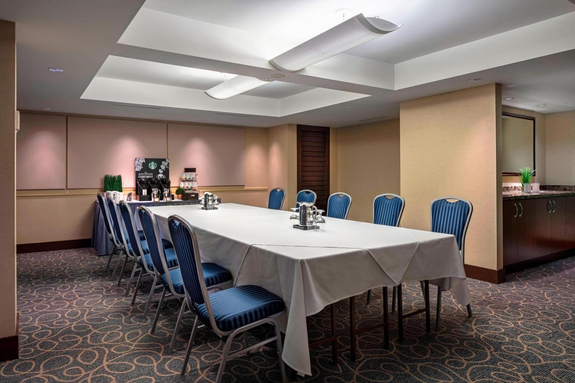 Delta Hotels By Marriott Burnaby Conference Centre Extérieur photo