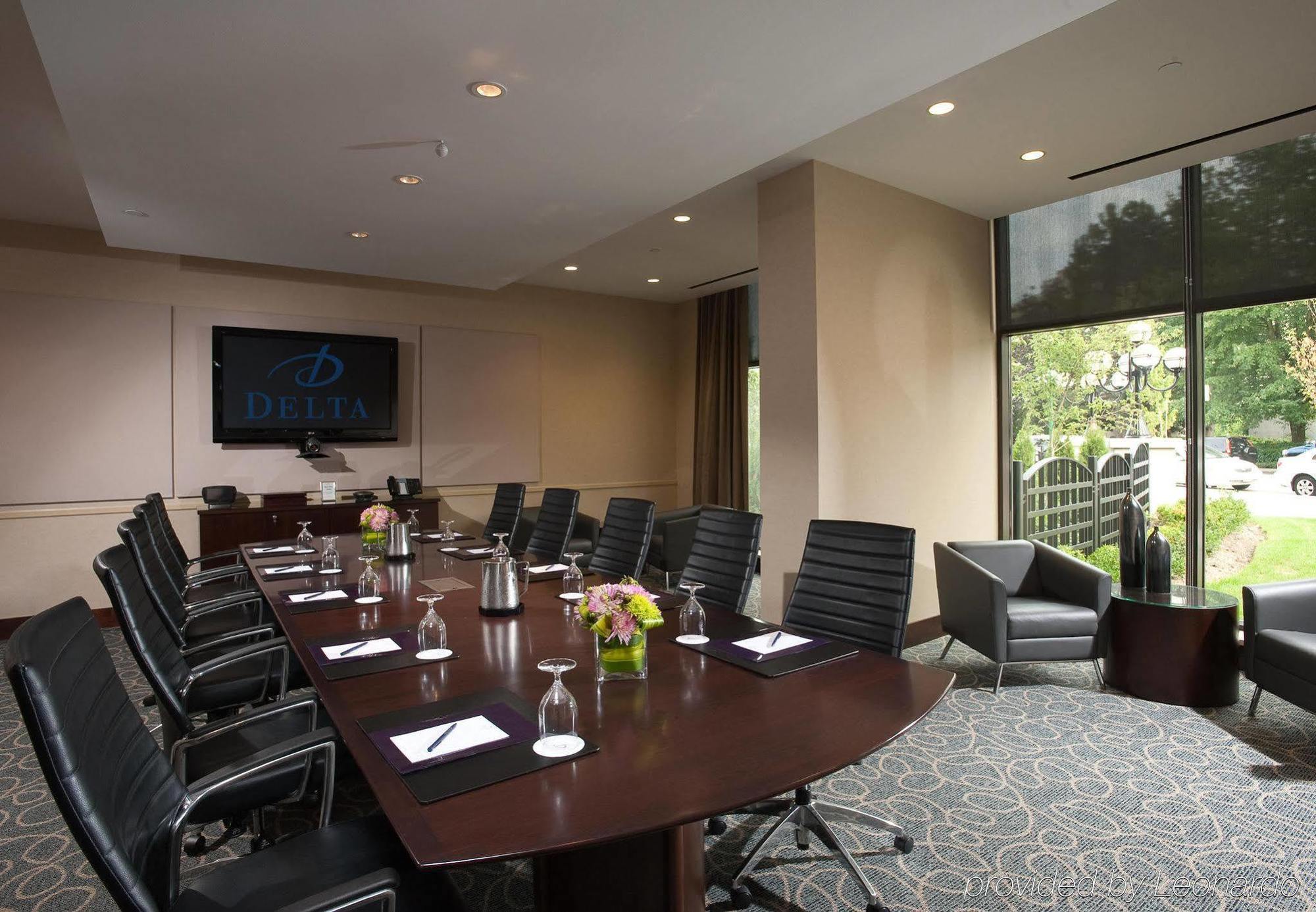 Delta Hotels By Marriott Burnaby Conference Centre Extérieur photo