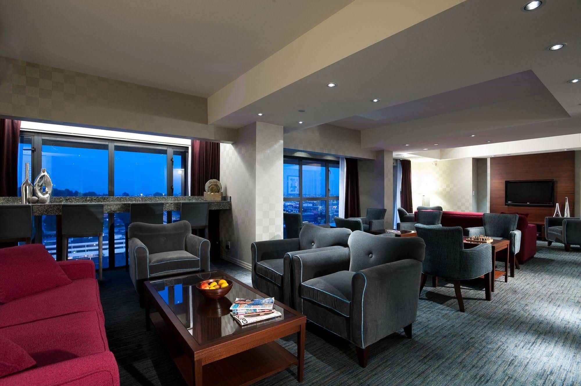 Delta Hotels By Marriott Burnaby Conference Centre Extérieur photo