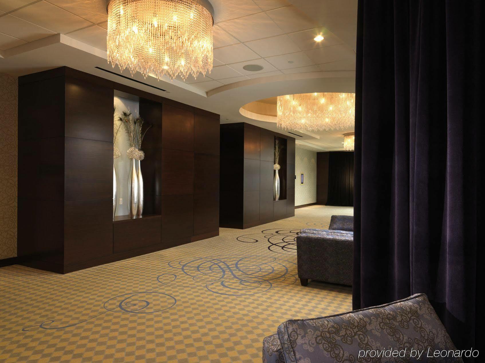 Delta Hotels By Marriott Burnaby Conference Centre Extérieur photo